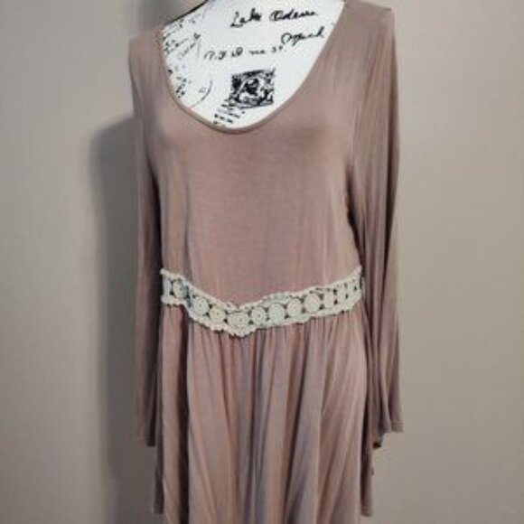 POL Dresses & Skirts - POL LARGE Pink Long Sleeve Crochet Detail Dress EUC